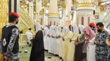 بدء صلاة التهجد في رمضان في المملكة العربية السعودية.webp
