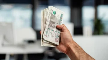 الدولار تتأرجح أمام الجنيه المصري اليوم الاثنين 29 سبتمبر.webp