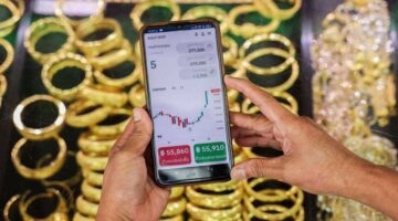 يقترب من ذروته التاريخية مع تراجع الدولار وزيادة توقعات