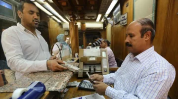 سعر الدولار الأمريكي أمام الجنيه في الأسواق المصرية اليوم.webp
