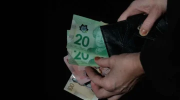 الدولار الأمريكيالدولار الكندي يتحرك في نطاق صعودي وقد يستمر.webp