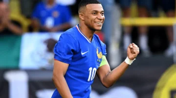 مجال للاسترخاء هناك لاعب آخر أمامي.webp