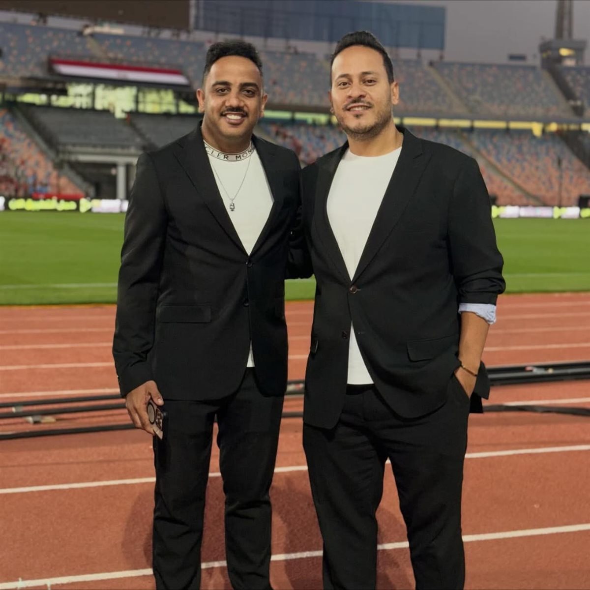 1760301206 897 أوس أوس وكريم عفيفي يشجعان منتخب مصر خلال مباراته ضد