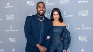 كيم كارداشيان تظهر قلقة بشأن صحتها بعد تشخيص أم الدم الدماغية الذي كشفه فحص الرنين المغناطيسي.