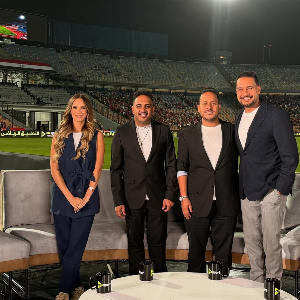 أوس وكريم عفيفي يشجعان منتخب مصر خلال مباراته ضد