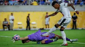تصريح لياسين بونو بعد تمديد عقده مع الهلال.webp