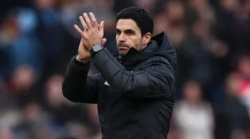 لنيل جائزة أفضل مدرب لشهر في الدوري الإنجليزي.webp