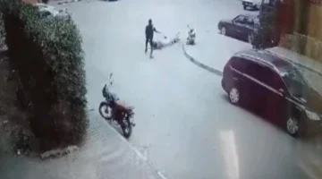 انتشار الفيديو القبض على 3 مشتبه بهم لسرقة حقيبة.webp