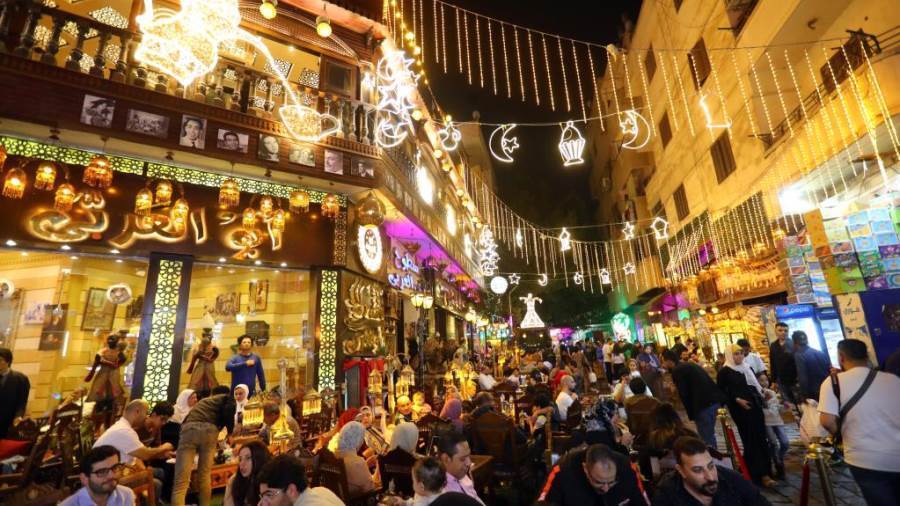 بوابة روز اليوسف | رمضان في مصر.. تعرف على عادات وتقاليد المصريين في الشهر  الكريم