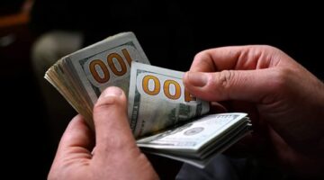 الدولار مقابل 6 قروش في عدة بنوك مع بدء