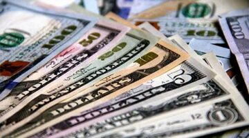 الدولار يقترب من خسائر أسبوعية هي الأكبر منذ يوليو
