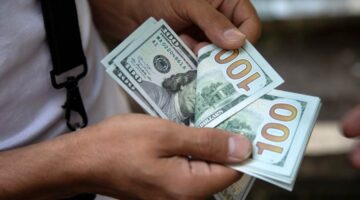 الفائدة يغير المشهد المالي سعر الدولار مقابل الجنيه بعد