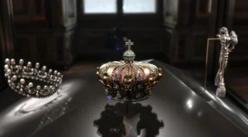 المطران إغناطيوس مالويان ترامب الملك ومحتالون اللوفر.webp
