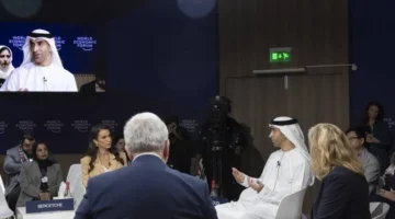 خبراء دوليون يتناولون آفاق التجارة العالمية المستقبلية.webp