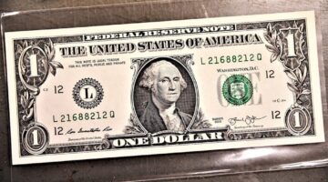 اقتصادي يضرب سعر الدولار في البنوك المصرية انهيار مفاجئ
