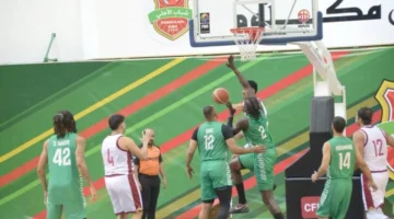 الأهلي والنصر يحققان انتصارات كبيرة في بداية دوري السلة.webp