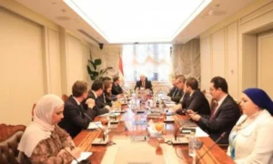 عاشور يناقش مع السفير الفرنسي مستجدات مشروع حرم الجامعة الفرنسية