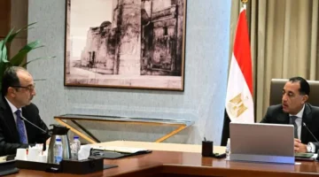 يناقش مع شيمي فرص الاستثمار المتاحة في مجالات السياحة.webp