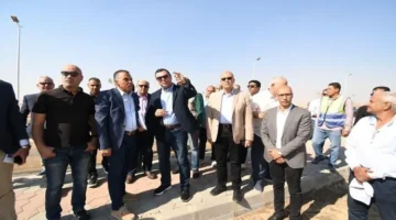 الإسكان يزور الطرق والمساكن الخضراء في مدينة حدائق العاشر.webp